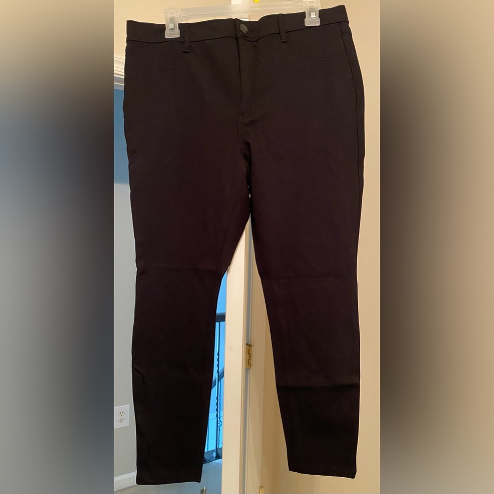 Ann Taylor “The Ponte” pant in black 14P.